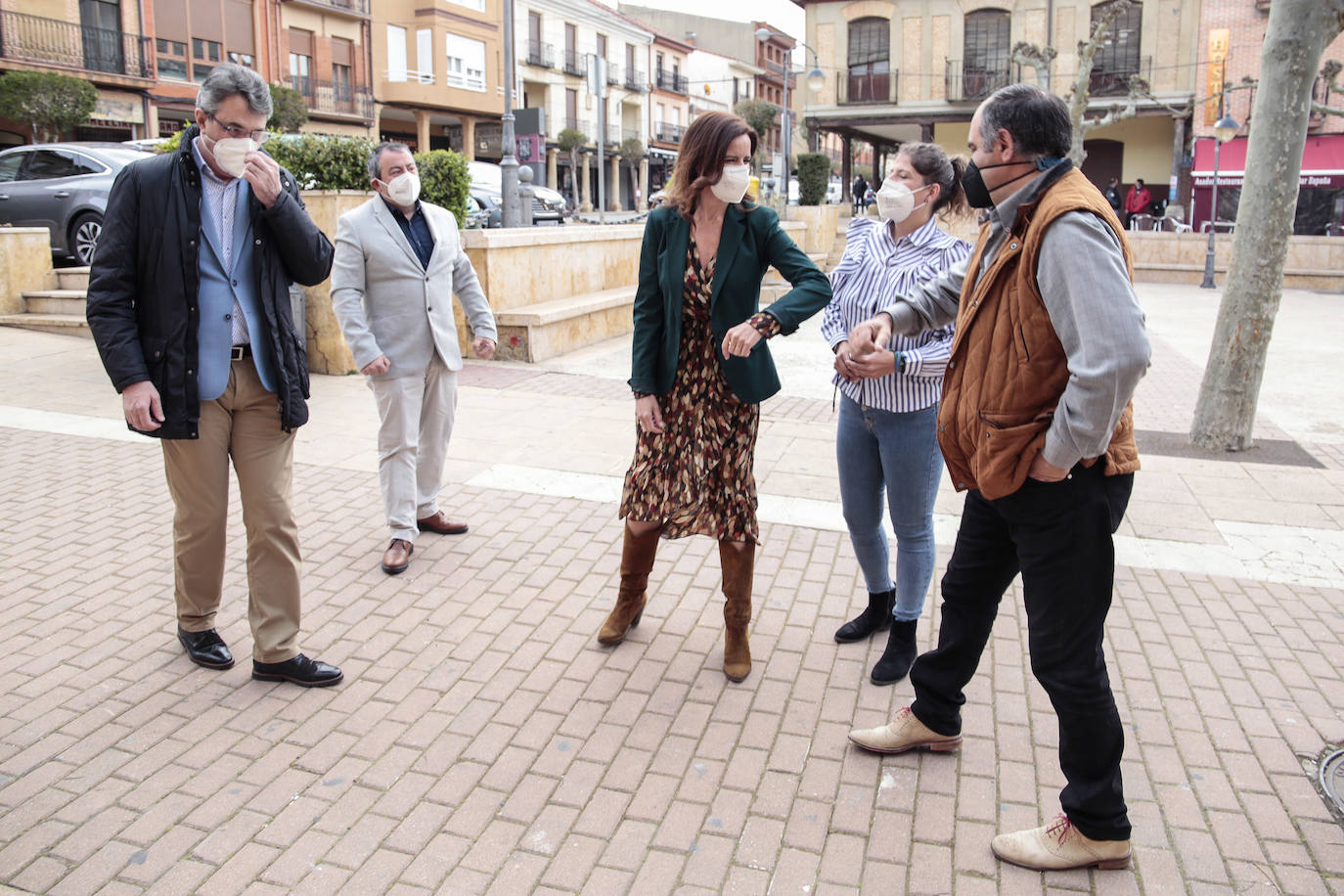 Ana Carlota Amigo y Paula Conde se reúnen en Sahagún. 