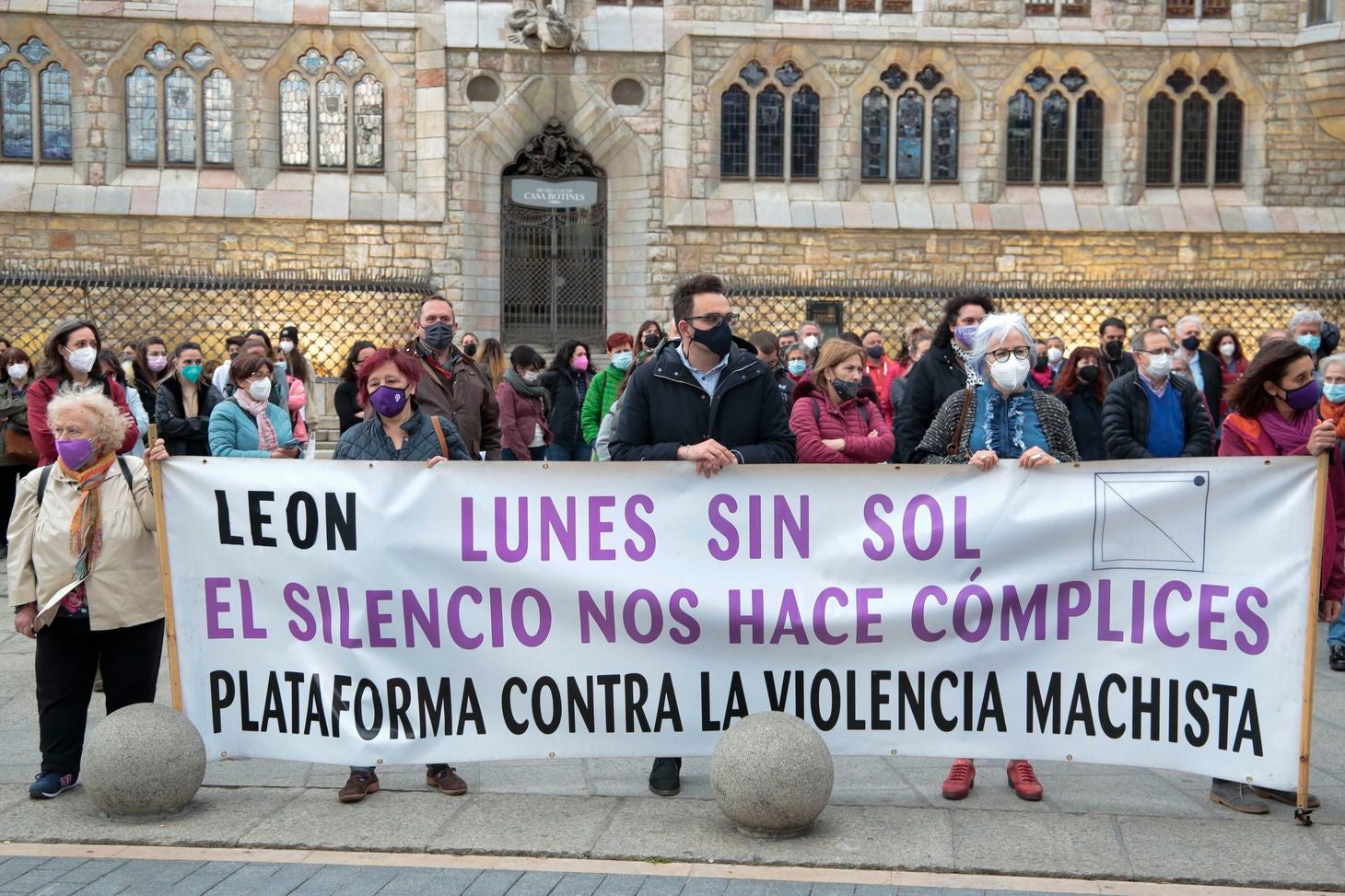 Concentración de 'Los Lunes sin Sol' en repulsa del último crimen machista.