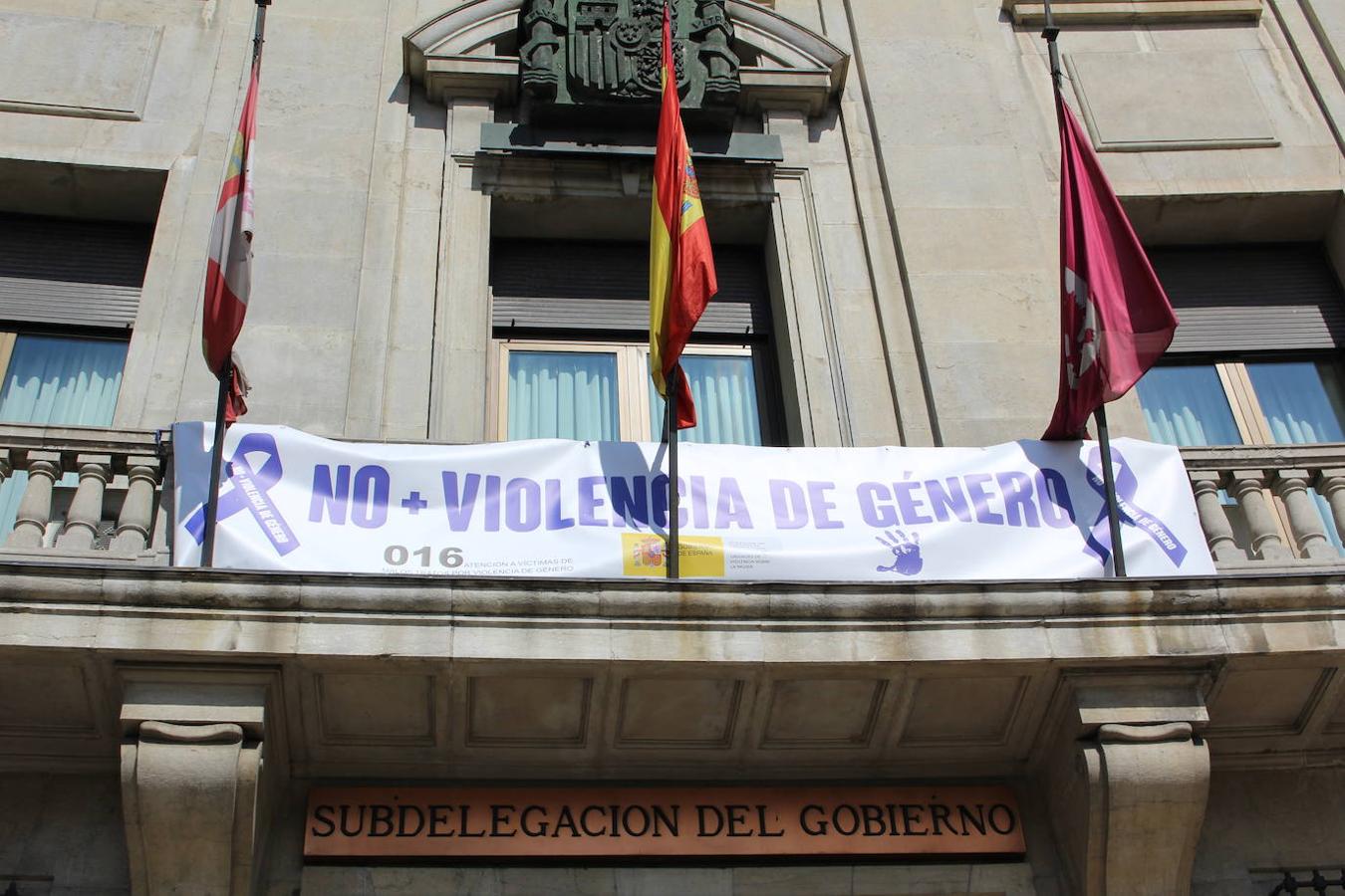 Cerca de cincuenta personas rinden homenaje y recuerdo a Paula, víctima de un asesinato machista.