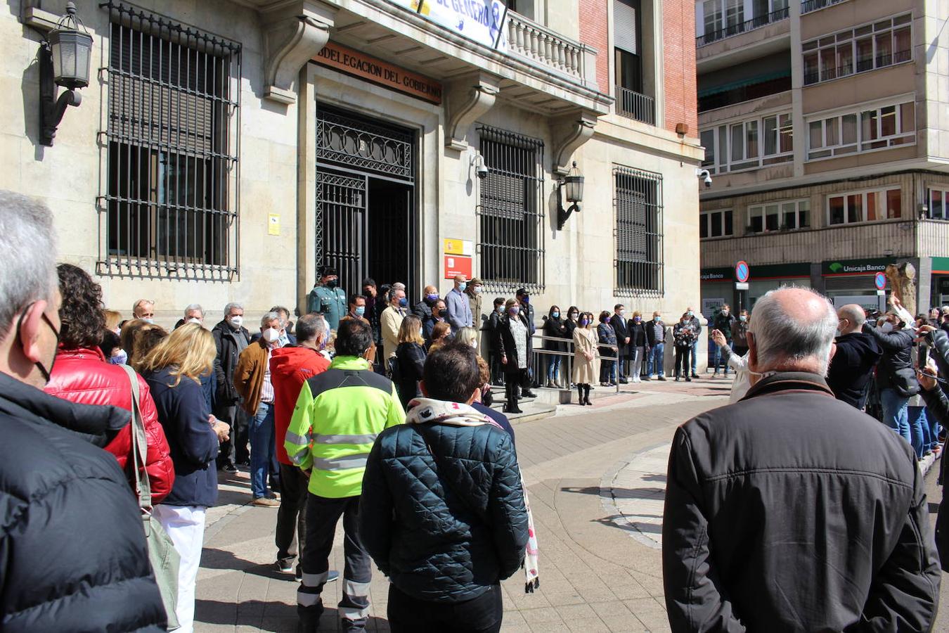 Cerca de cincuenta personas rinden homenaje y recuerdo a Paula, víctima de un asesinato machista.