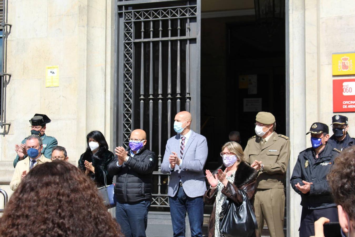 Cerca de cincuenta personas rinden homenaje y recuerdo a Paula, víctima de un asesinato machista.