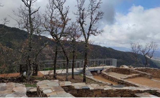 El castro de la Peña del Hombre ha sido rehabilitado recientemente.