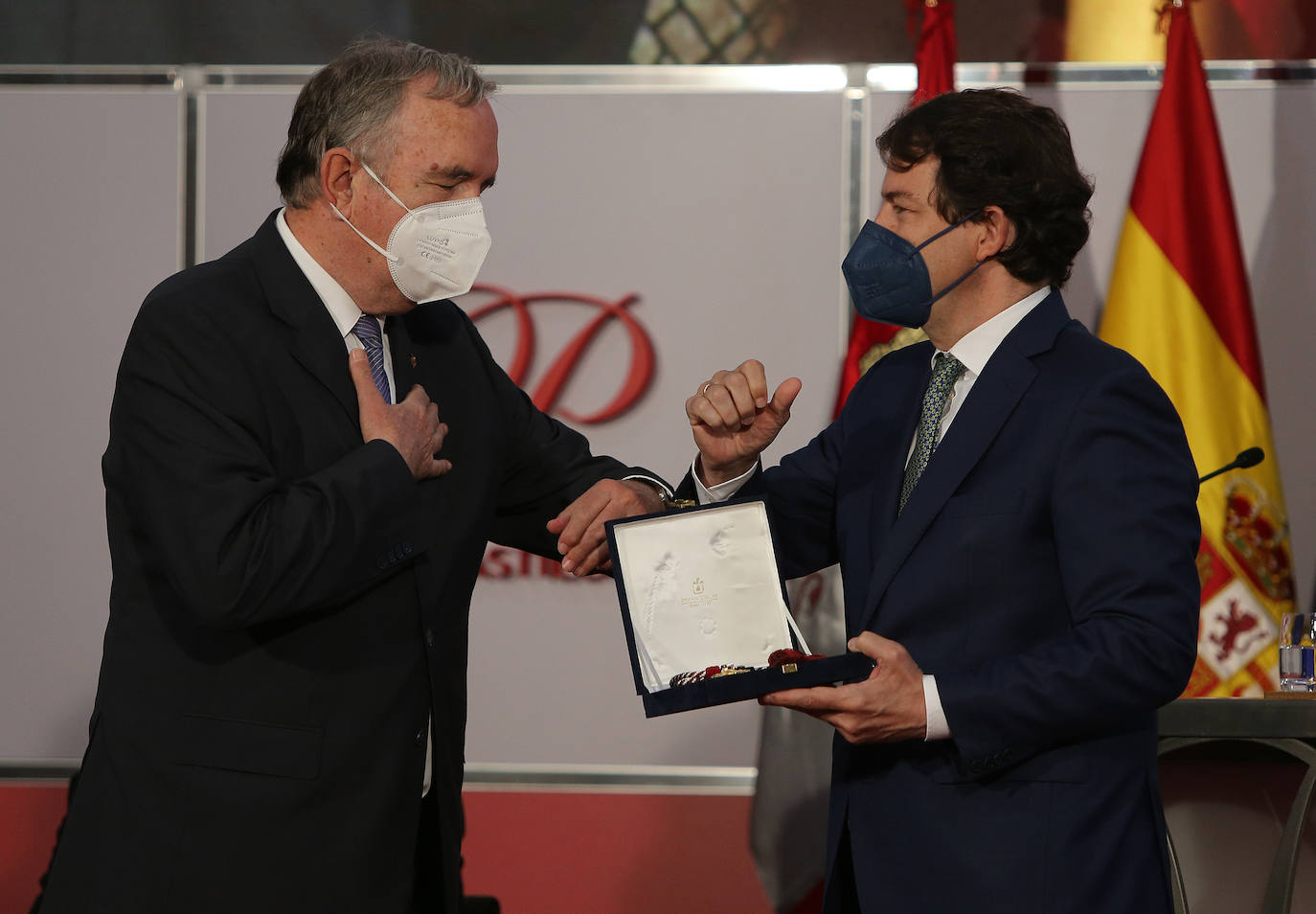 El presidente de la Junta de Castilla y León, Alfonso Fernández Mañueco, entrega los Premios Castilla y León 2020. 