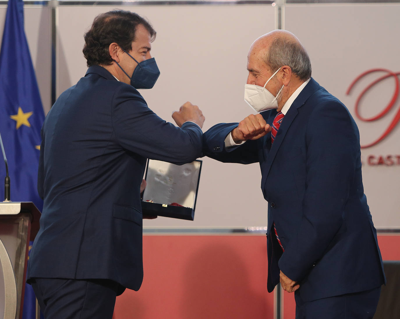 El presidente de la Junta de Castilla y León, Alfonso Fernández Mañueco, entrega los Premios Castilla y León 2020. 