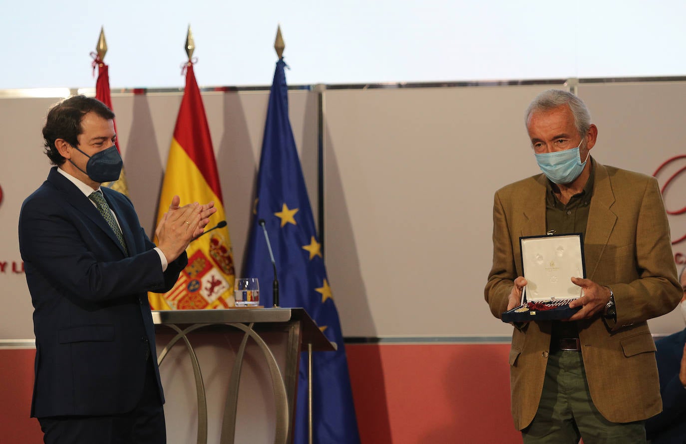 El presidente de la Junta de Castilla y León, Alfonso Fernández Mañueco, entrega los Premios Castilla y León 2020. 