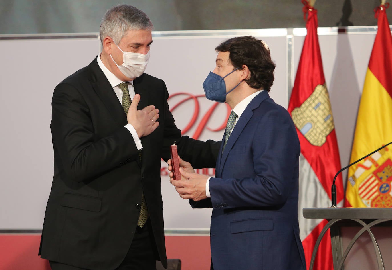 El presidente de la Junta de Castilla y León, Alfonso Fernández Mañueco, entrega los Premios Castilla y León 2020. 