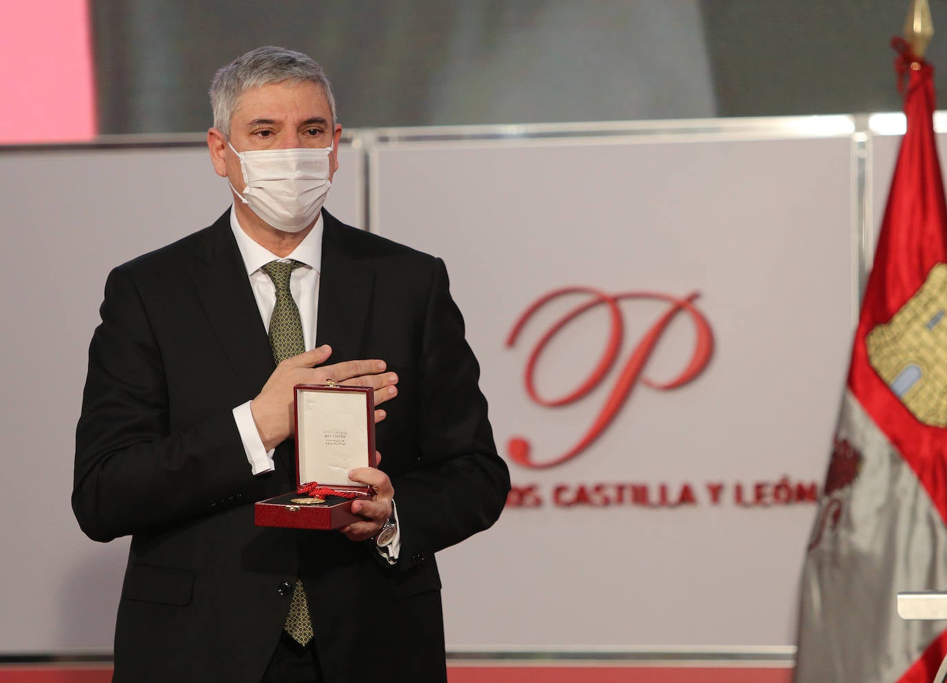 El presidente de la Junta de Castilla y León, Alfonso Fernández Mañueco, entrega los Premios Castilla y León 2020. 