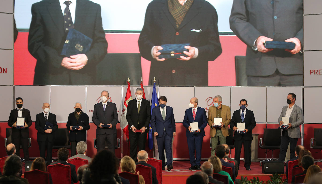 El presidente de la Junta de Castilla y León, Alfonso Fernández Mañueco, entrega los Premios Castilla y León 2020. 