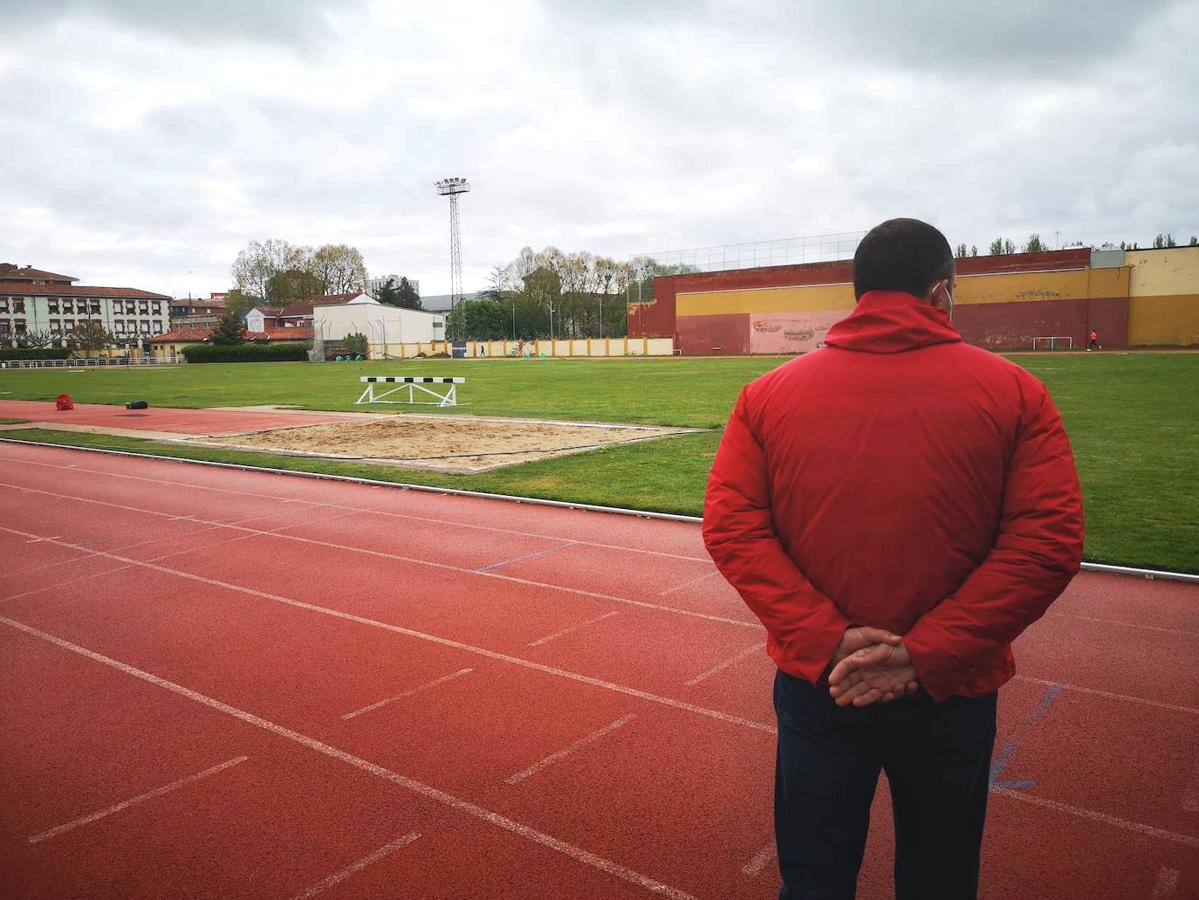 Dani Mateo realiza unos test en León junto a la éite del maratón en España. 