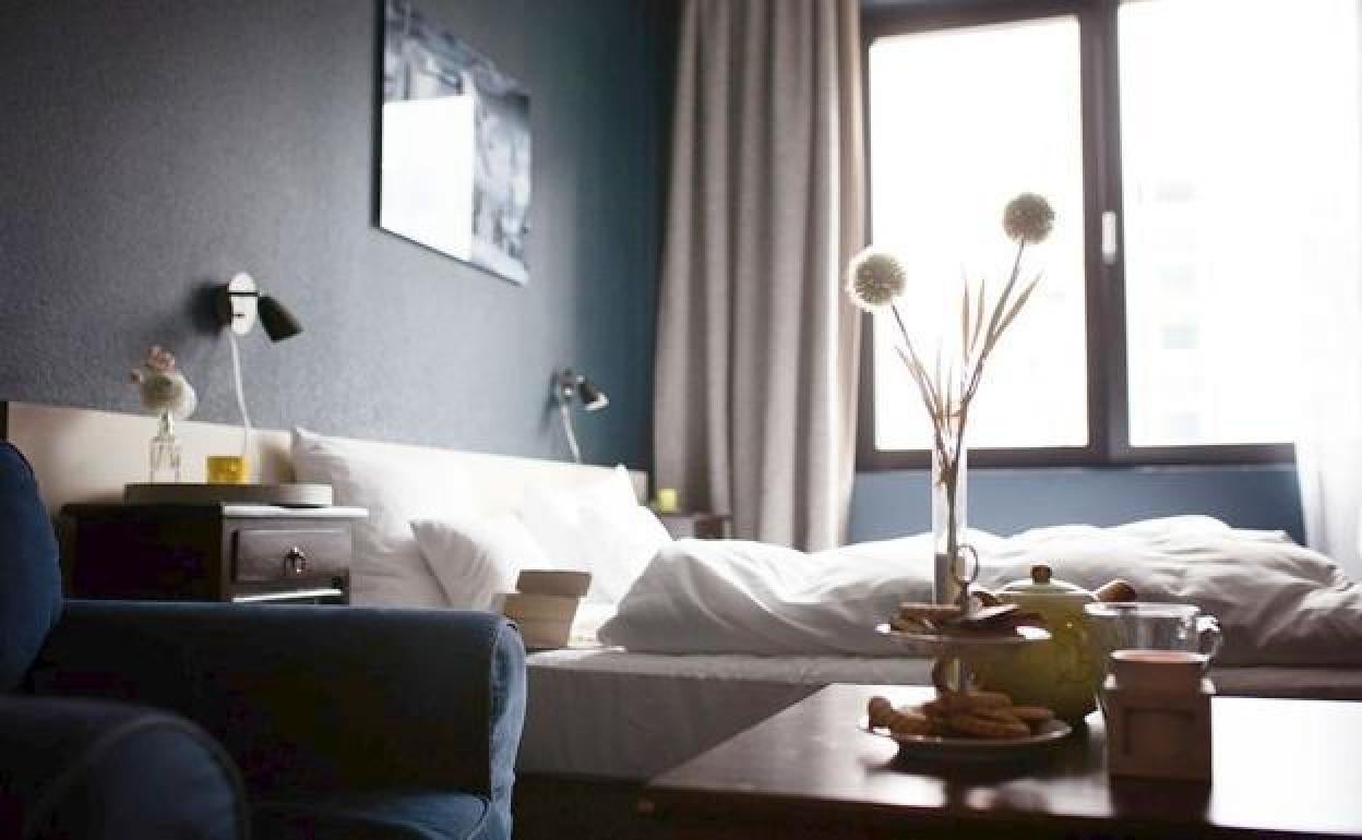 Las pernoctaciones se elevan en la provincia y bajan en la comunidad.