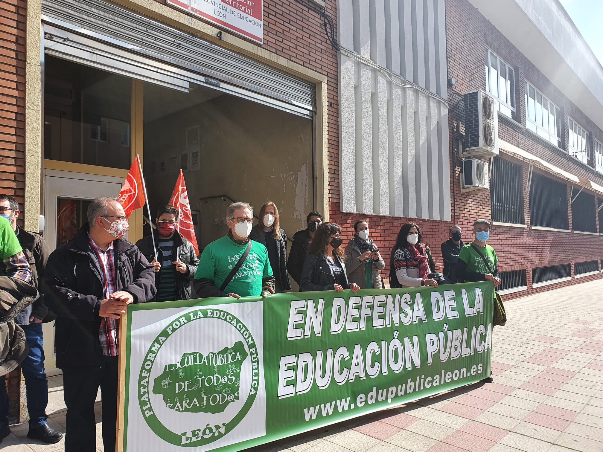 Concentración de apoyo a la construcción de un instituto de educación secundaria en Villaquilambre