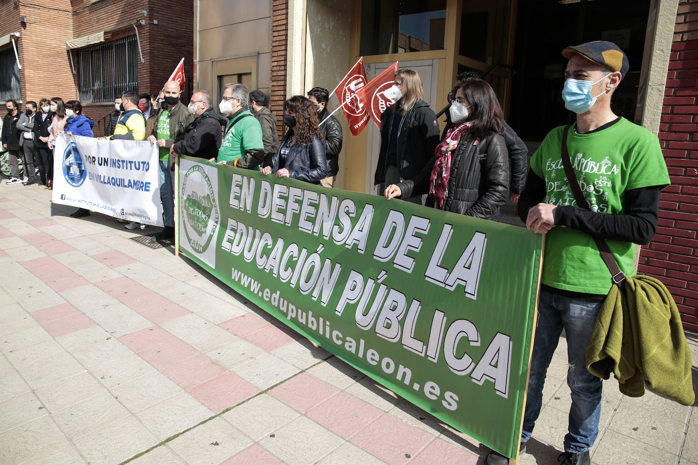 Concentración de apoyo a la construcción de un instituto de educación secundaria en Villaquilambre