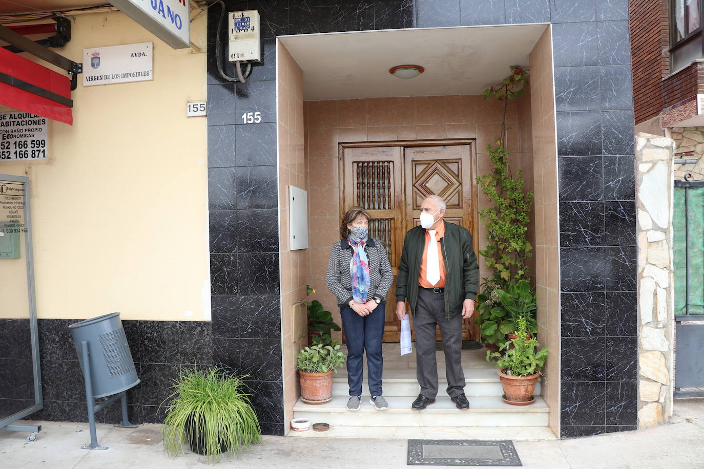 Varios vecinos de la localidad llevan años reclamando la retirada de un badén que produce molestos ruidos al paso de los vehículos.