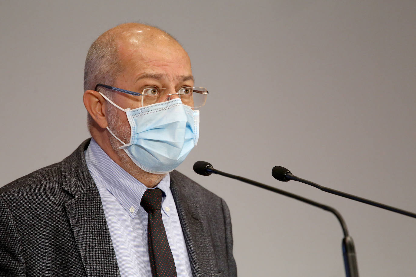 El vicepresidente, portavoz y consejero de Transparencia, Ordenación del Territorio y Acción Exterior, Francisco Igea y la consejera de Empleo e Industria, Ana Carlota Amigo, presentan la estrategia 'Reto Castilla y León Cibersegura'.