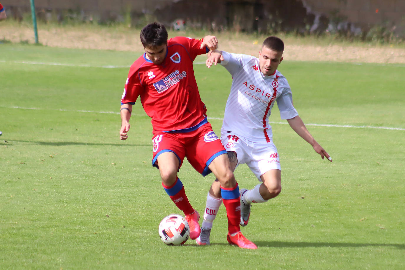 El conjunto leonés no pudo sumar su primera victoria de la segunda fase ante el filial soriano.