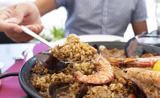 Compartir una paella es tradición, arte y cultura.