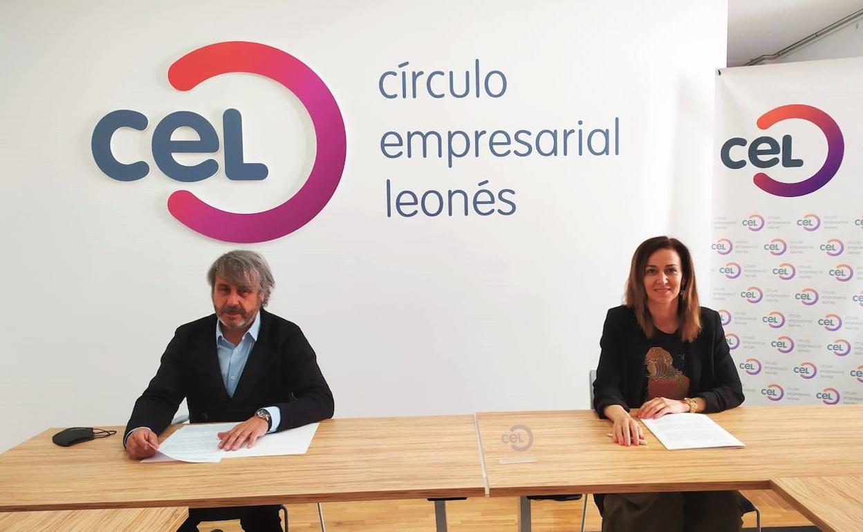 Momento del reconocimiento en el Círculo Empresarial Leonés.