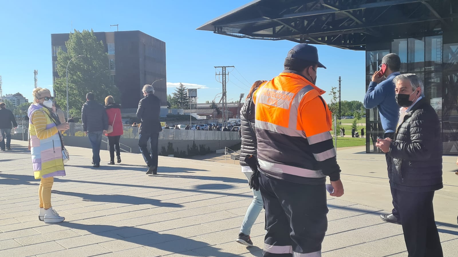 Cientos de personas se citan cada día en el Palacio de Exposiciones de León capital para someterse a la vacunación contra la covid. El aumento de la inmunidad es clave para acabar con la pandemia.