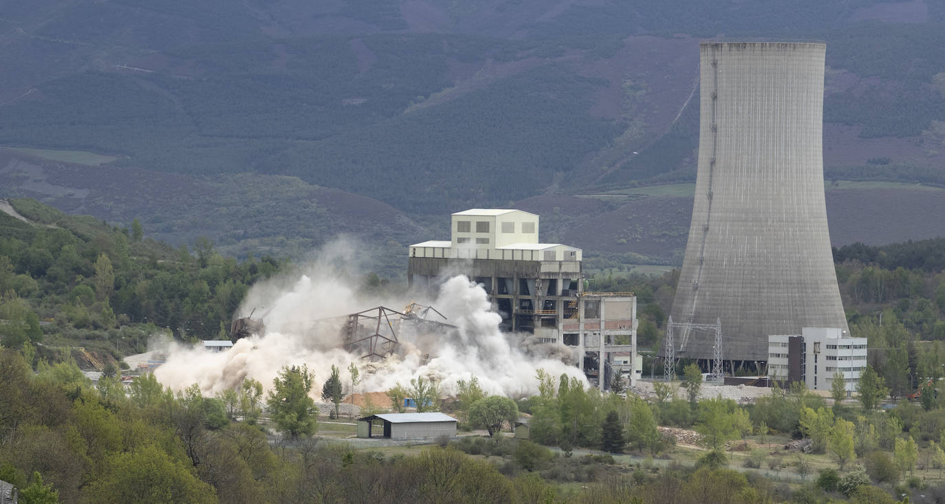 La central sigue adelante con su desmantelamiento a través del volado de la caldera.