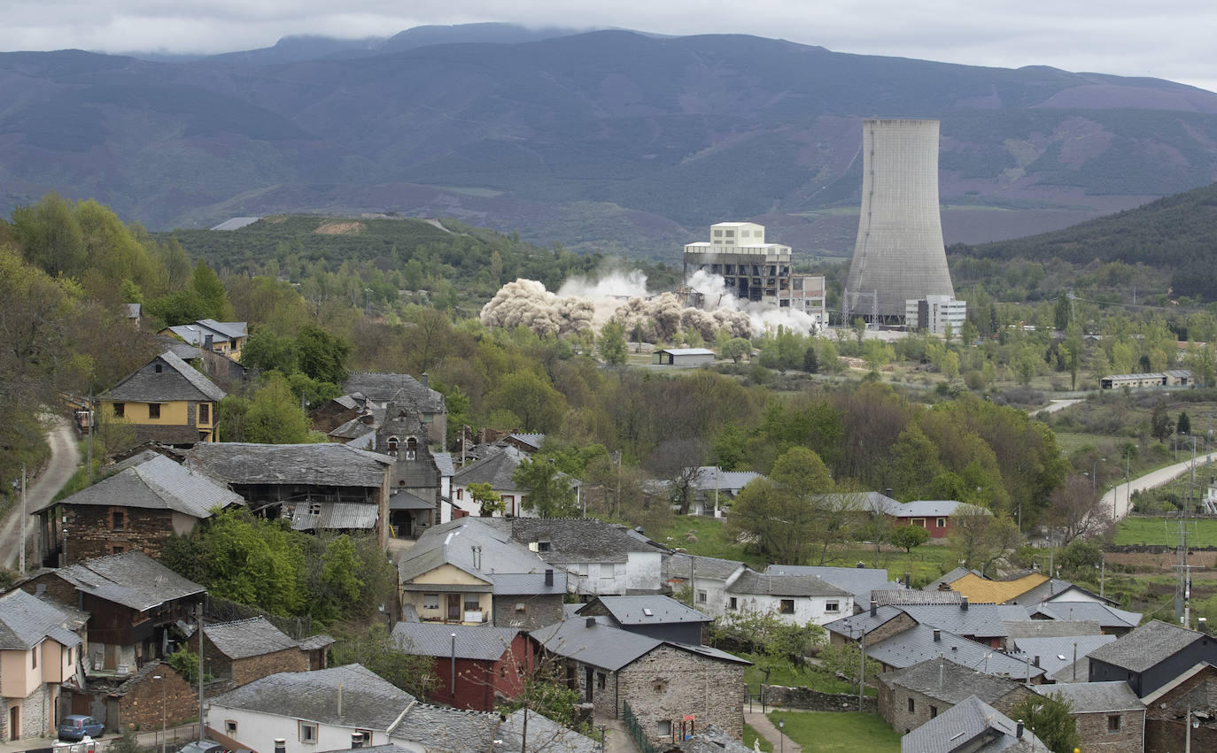 La central sigue adelante con su desmantelamiento a través del volado de la caldera.