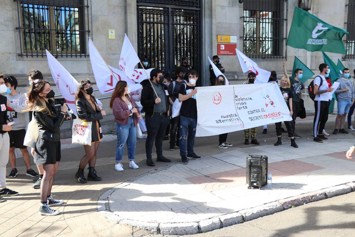 Cerca de treinta estudiantes denuncian la falta de remuneración en las prácticas universitarias y la «segregación» en las clases telemáticas.