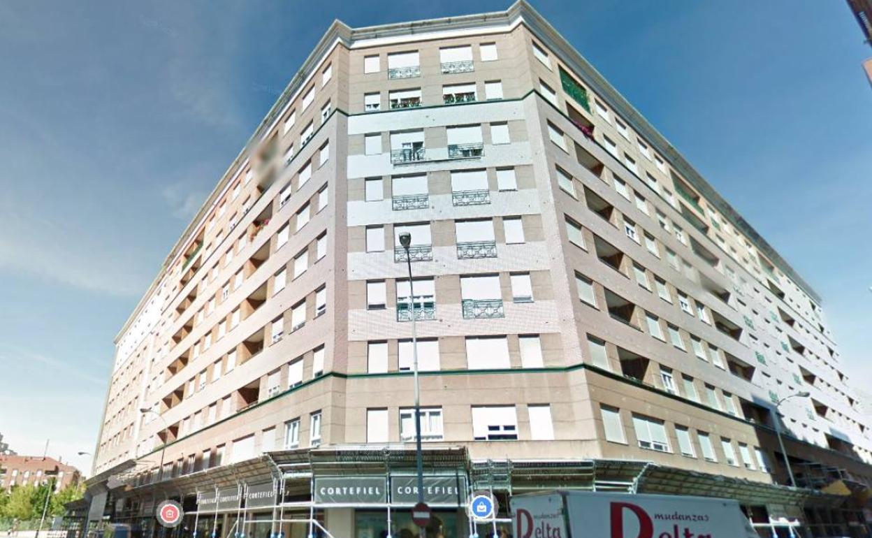45 propietarios del edificio Severo Ochoa demandan a la Junta de la comunidad por «impulsar gastos millonarios en la reparación de las fachadas»