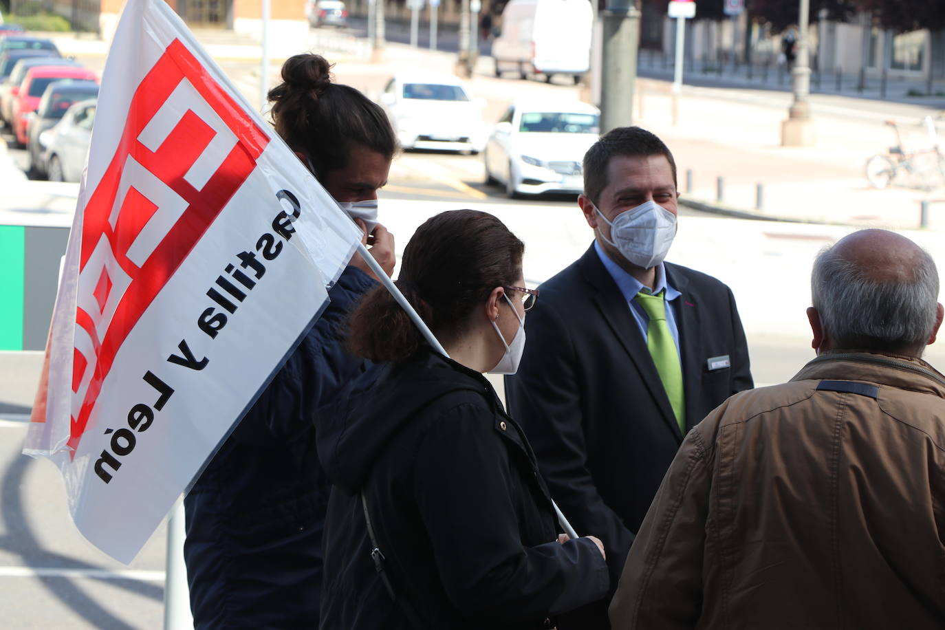 Los trabajadores de Renfe en León se concentran para reclamar mismas condiciones laborales para unos trabajadores interinizados