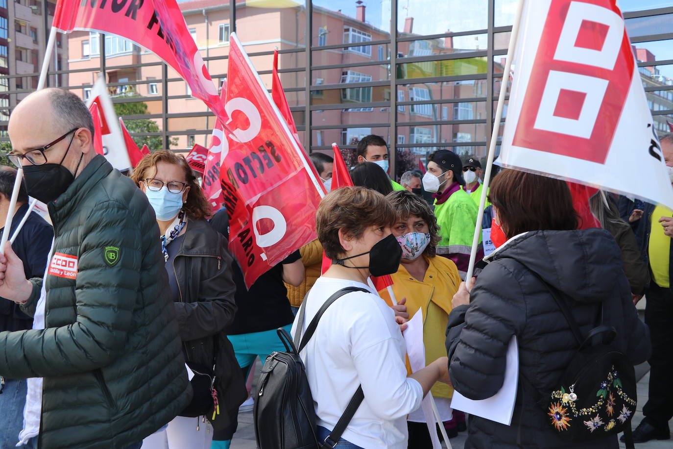 Los trabajadores de Renfe en León se concentran para reclamar mismas condiciones laborales para unos trabajadores interinizados