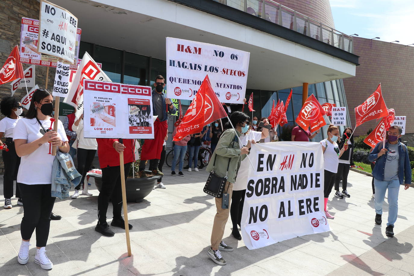 Las trabajadoras reclaman que no se precarice su empleo y se mantegan todos los puestos.