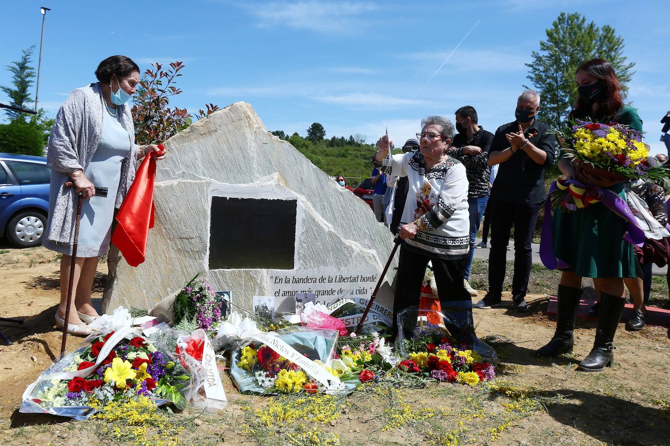 Un monolito en Camponaraya sirve de homenaje a los represaliados por el franquismo.