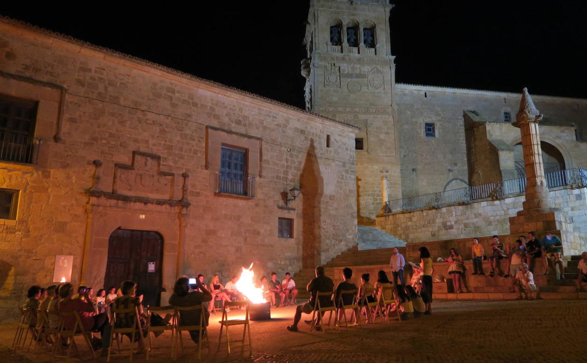 Mágica hoguera de la Noche de San Juan en Morón de Almazán.