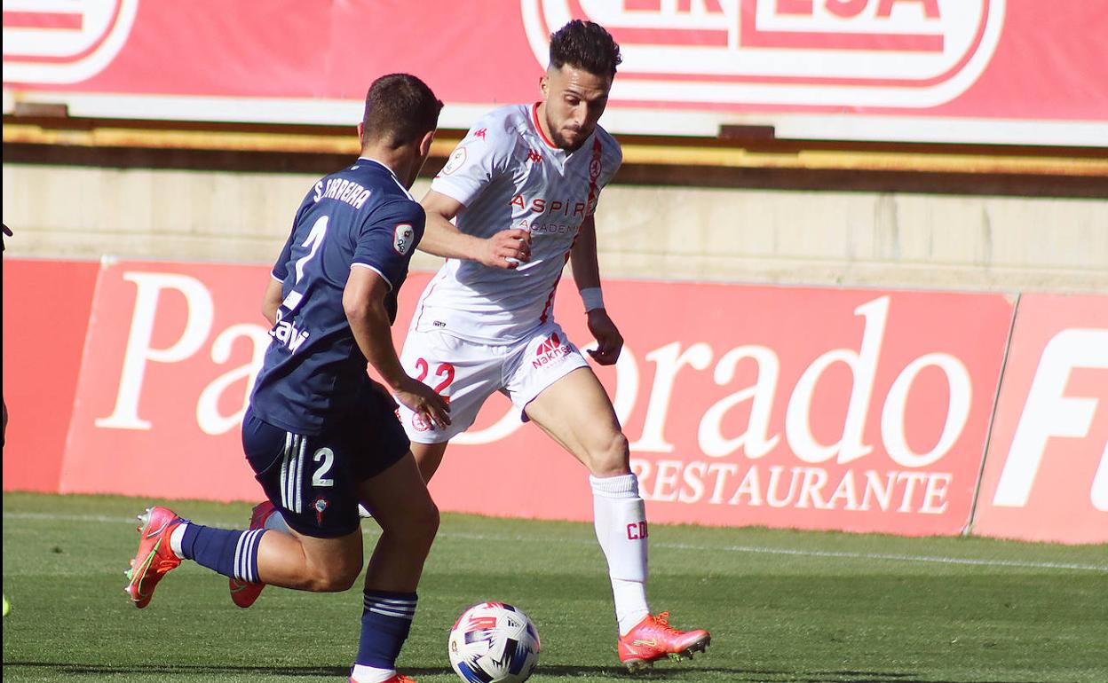 Mario Sánchez, en el partido ante el Celta B, ya conoce la decisión del club de no contar con él pese a tener un año más de contrato.