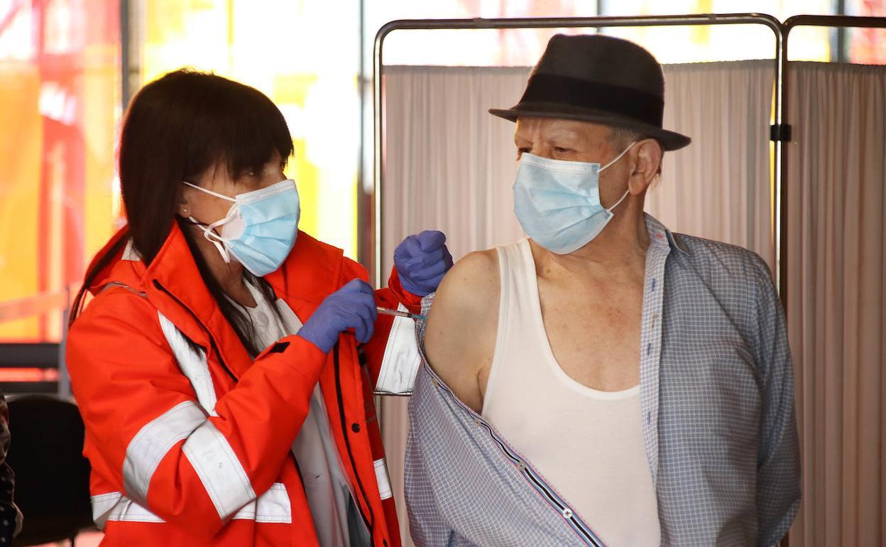 La vacunación entre mayores avanza a gran ritmo en León.