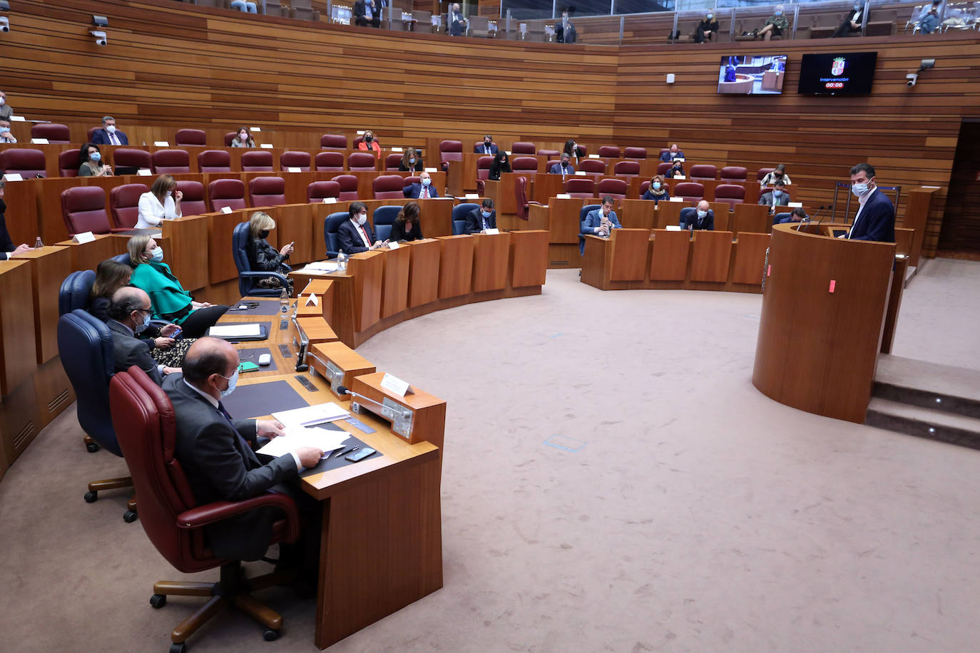 El Procurador del Común de Castilla y León, Tomás Quintana López, presenta el informe anual de la institución correspondiente a 2020 en el pleno de las Cortes.