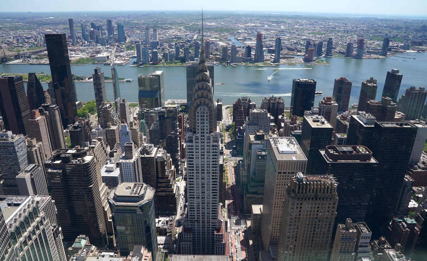 El observatorio Summit One Vanderbilt ofrece una de las vistas más impresionantes de la ciudad de Nueva York. Este lugar, que no se podrá visitar hasta el 21 de octubre porque está remodelándose, corona el edificio One Vanderbilt y se eleva a una altura de 427 metros. 