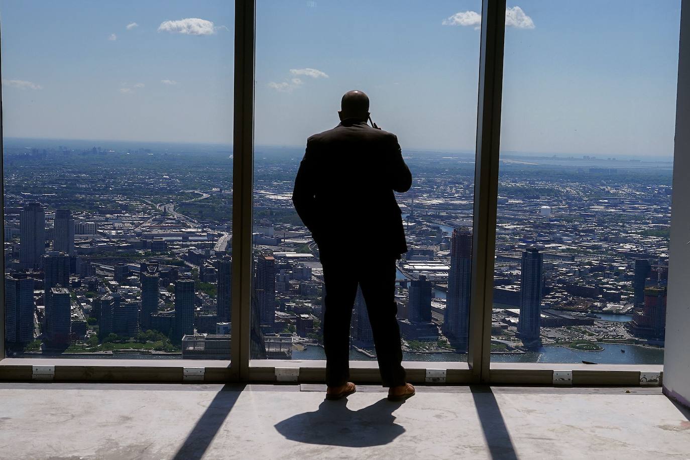 El observatorio Summit One Vanderbilt ofrece una de las vistas más impresionantes de la ciudad de Nueva York. Este lugar, que no se podrá visitar hasta el 21 de octubre porque está remodelándose, corona el edificio One Vanderbilt y se eleva a una altura de 427 metros. 