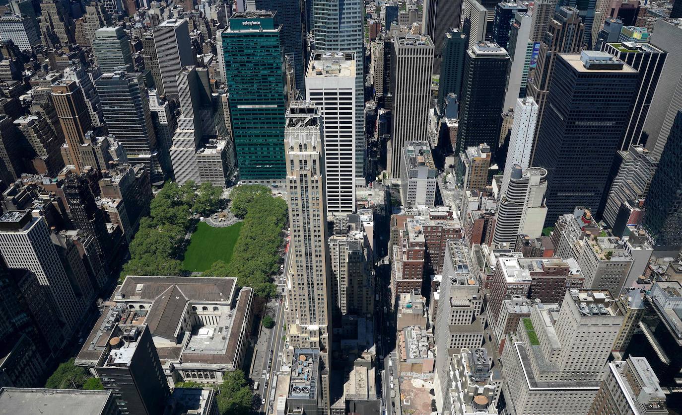 El observatorio Summit One Vanderbilt ofrece una de las vistas más impresionantes de la ciudad de Nueva York. Este lugar, que no se podrá visitar hasta el 21 de octubre porque está remodelándose, corona el edificio One Vanderbilt y se eleva a una altura de 427 metros. 