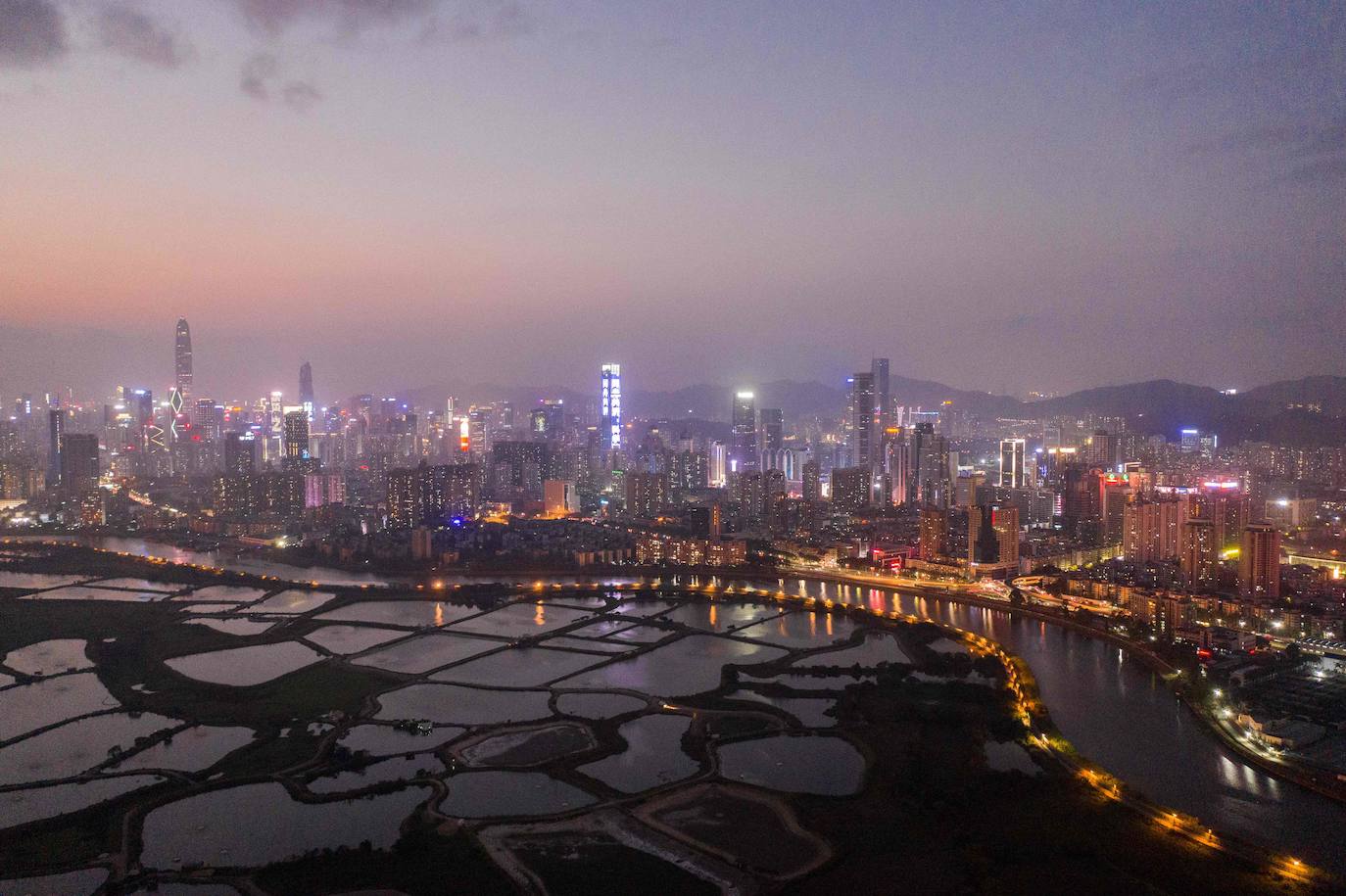 5.- Shenzhen, China: 68 multimillonarios | En el último año, Shenzhen ha ganado 24 multimillonarios. Apodada la "Silicon Valley de China", el patrimonio de la ciudad asciende los 415.3 mil millones de dólares. Su residente más adinerado es Ma Huateng, el jefe de Tencent, quien tiene una fortuna de 65,8 mil millones de dólares.