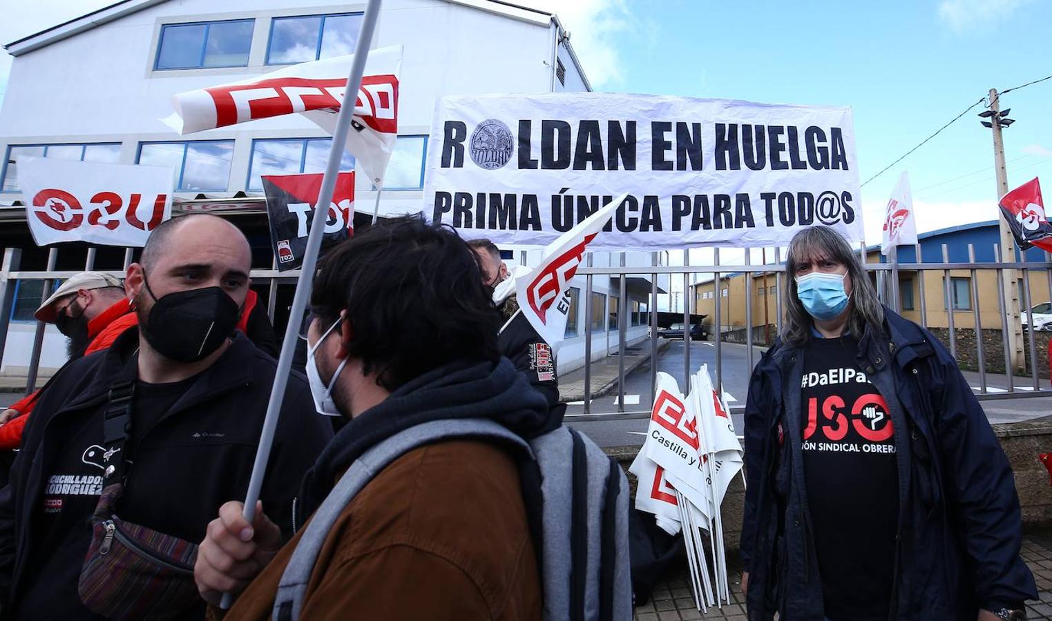 Los empleados de Roldán respaldan la primera jornada de huelga en demanda de una única prima de producción y exigen una propuesta a la empresa.