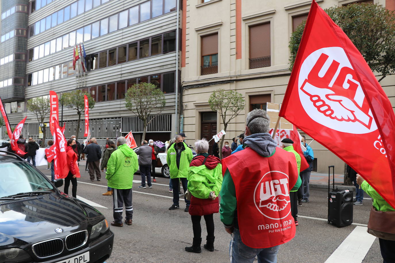 La manifestación recorre las calles ante las dudas en el futuro de Laboratorios Ovejero.