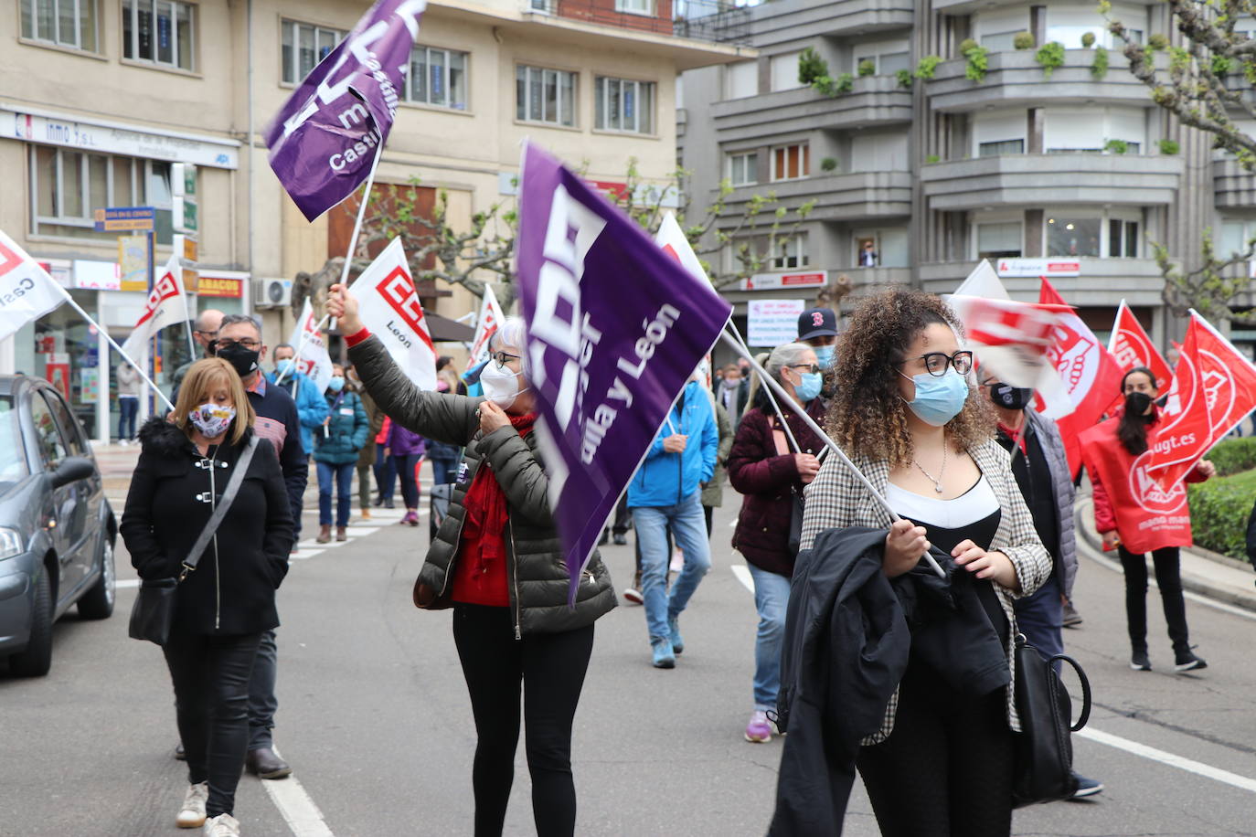 La manifestación recorre las calles ante las dudas en el futuro de Laboratorios Ovejero.