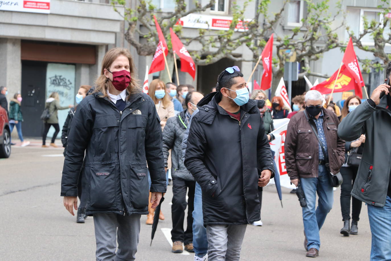 La manifestación recorre las calles ante las dudas en el futuro de Laboratorios Ovejero.