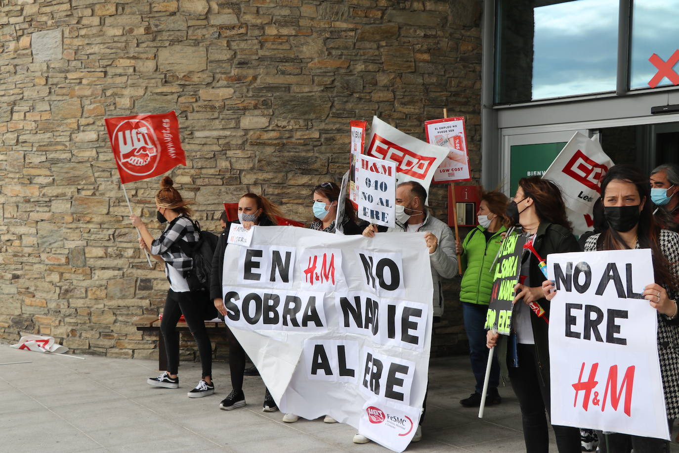 Las trabajadoras reclaman que no se precarice su empleo y se mantegan todos los puestos.