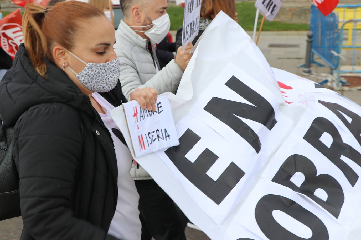 Las trabajadoras reclaman que no se precarice su empleo y se mantegan todos los puestos.