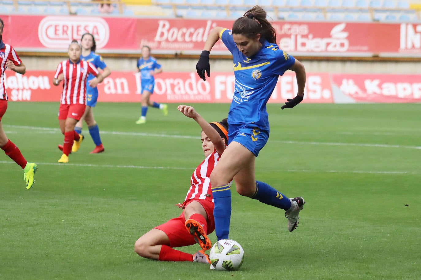 El conjunto leonés supera 4-1 al Atlético C en el día en el que el fútbol femenino desembarcó en el Reino de León