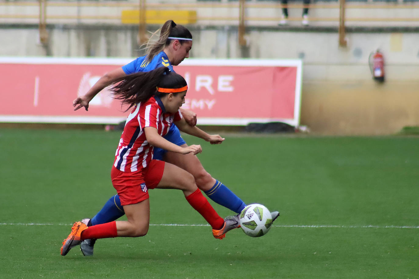 El conjunto leonés supera 4-1 al Atlético C en el día en el que el fútbol femenino desembarcó en el Reino de León