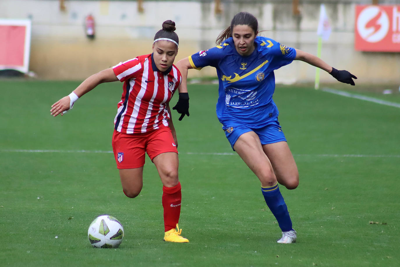 El conjunto leonés supera 4-1 al Atlético C en el día en el que el fútbol femenino desembarcó en el Reino de León