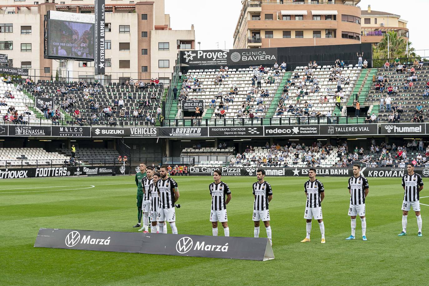 El conjunto berciano vivió el primer partido con público en el fútbol profesional desde hace más de un año en su visita al CD Castellón