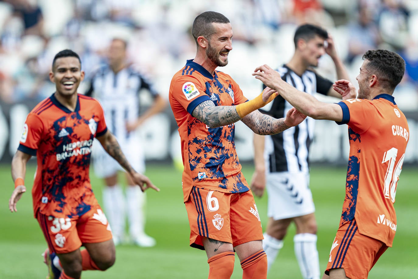 El conjunto berciano vivió el primer partido con público en el fútbol profesional desde hace más de un año en su visita al CD Castellón