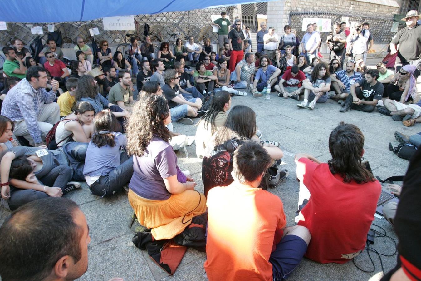 Parece que ha sido un abrir y cerrar de ojos, pero en realidad ha pasado una década. León mira a aquel lejano 15M, con su movimiento desde las bases de la sociedad, con su acampaña y con sus manifestaciones. Pero hoy, ¿qué queda de todo aquello? 